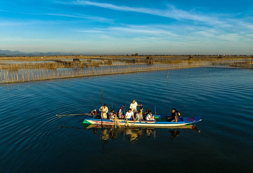 Beautiful Sunrise on Chuon Lagoon, Hue Beautiful Sunrise on Chuon Lagoon, Hue