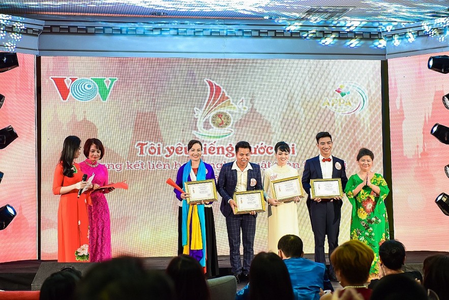Khac Hoa won the Gold Medal at the contest “I love my country” 2018. Photo provided by the character Khac Hoa won the Gold Medal at the contest “I love my country” 2018. Photo provided by the character