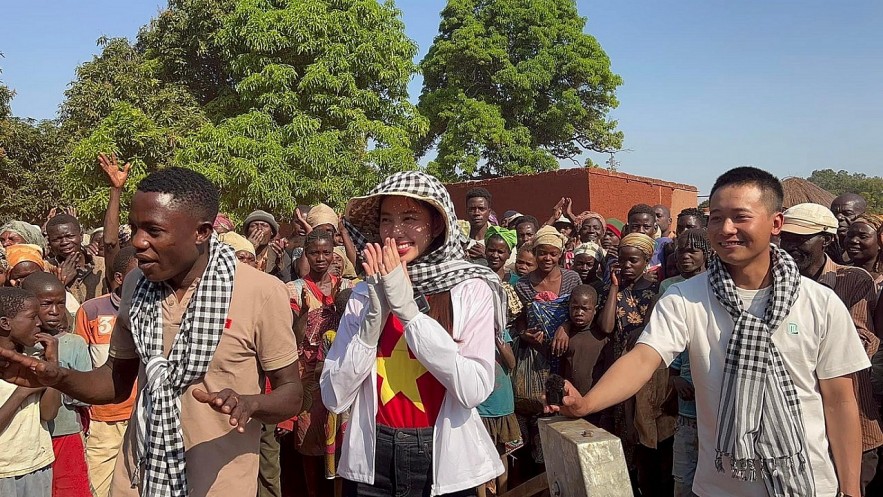 Miss Grand International Thuy Tien Brings Water to Poor Community in Angola