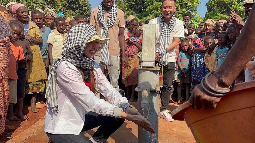 Miss Grand International Thuy Tien Brings Water to Poor Community in Angola