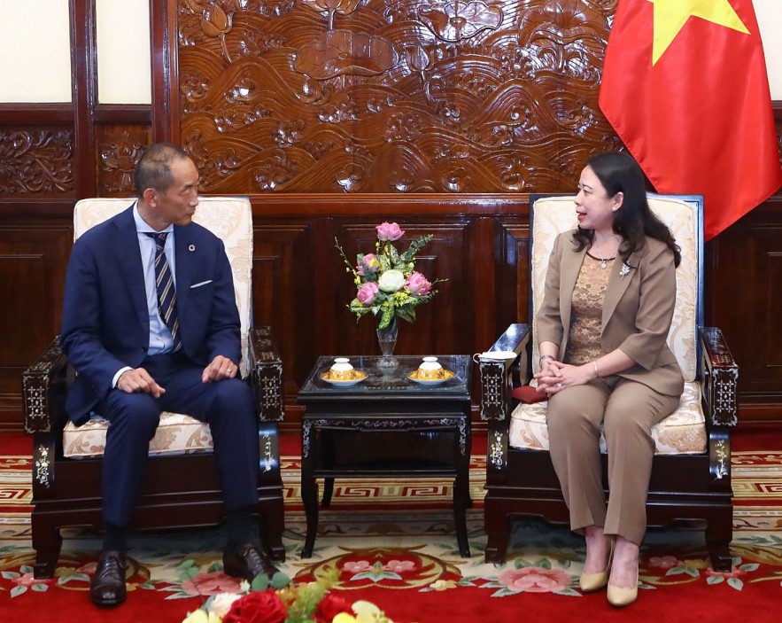 Vice State President Vo Thi Anh Xuan (right) and Regional Director of the World Health Organisation (WHO) for the Western Pacific Takeshi Kasai. Photo: Presidential Office Vice State President Vo Thi Anh Xuan (right) and Regional Director of the World Health Organisation (WHO) for the Western Pacific Takeshi Kasai. Photo: Presidential Office
