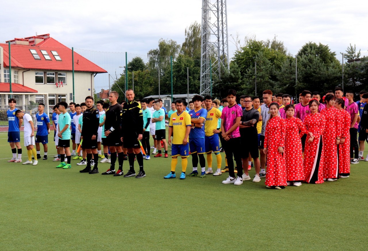 Vietnamese People in Poland to Open the 2022 Summer Football Tournament Vietnamese People in Poland to Open the 2022 Summer Football Tournament