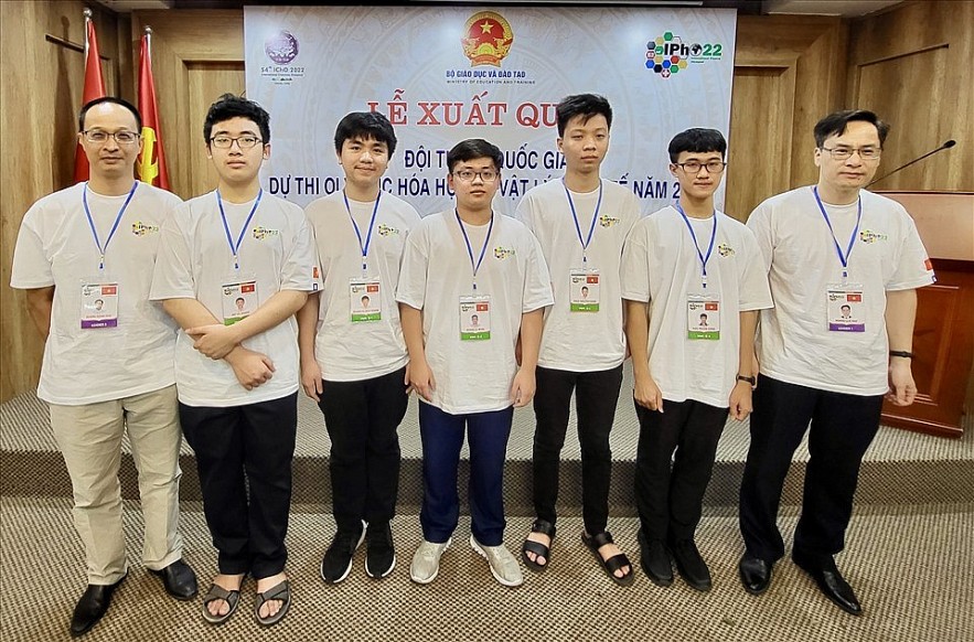The first Vietnamese 10th grader to win a gold medal at the International Physics Olympiad Vietnamese 10th Grader Wins Gold Medal at the International Physics Olympiad