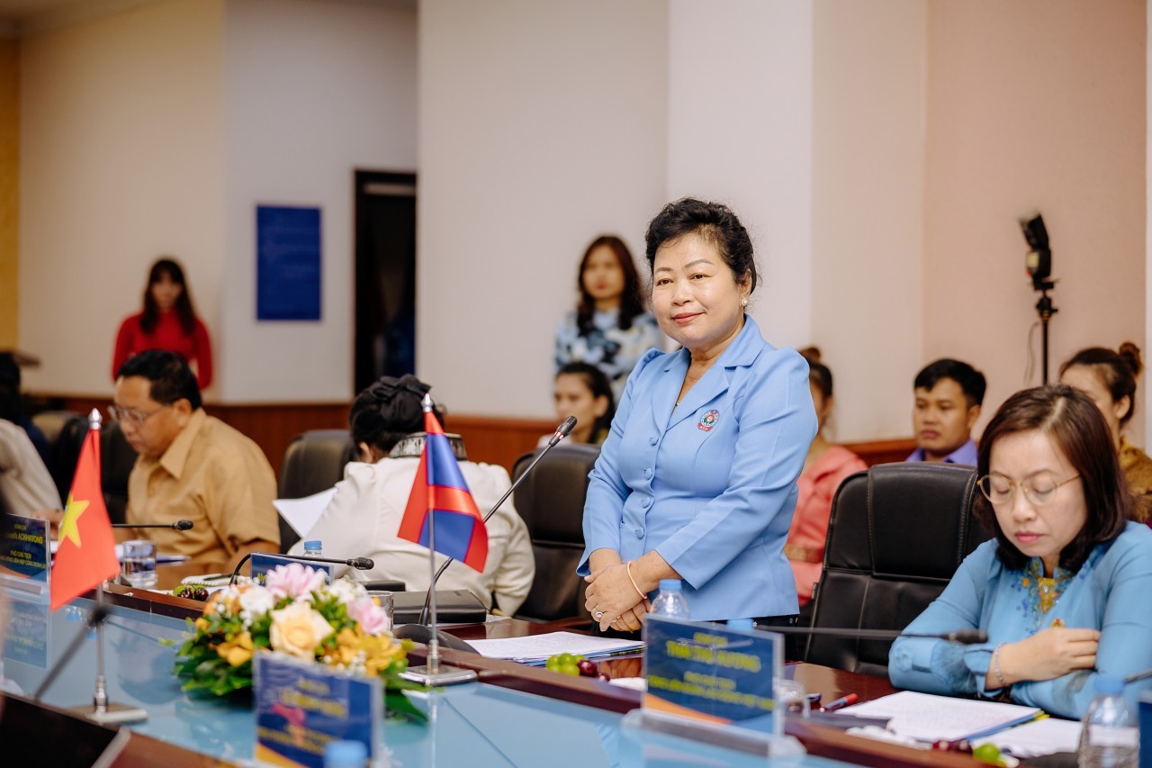 Ms. A Ly Vong Nor Bun Tham - Member of the Central Committee of the Lao People's Revolutionary Party, Chairman of the Central Committee of the Union of Trade Unions of Laos delivered a speech. Ms. A Ly Vong Nor Bun Tham - Member of the Central Committee of the Lao People's Revolutionary Party, Chairman of the Central Committee of the Union of Trade Unions of Laos delivered a speech.