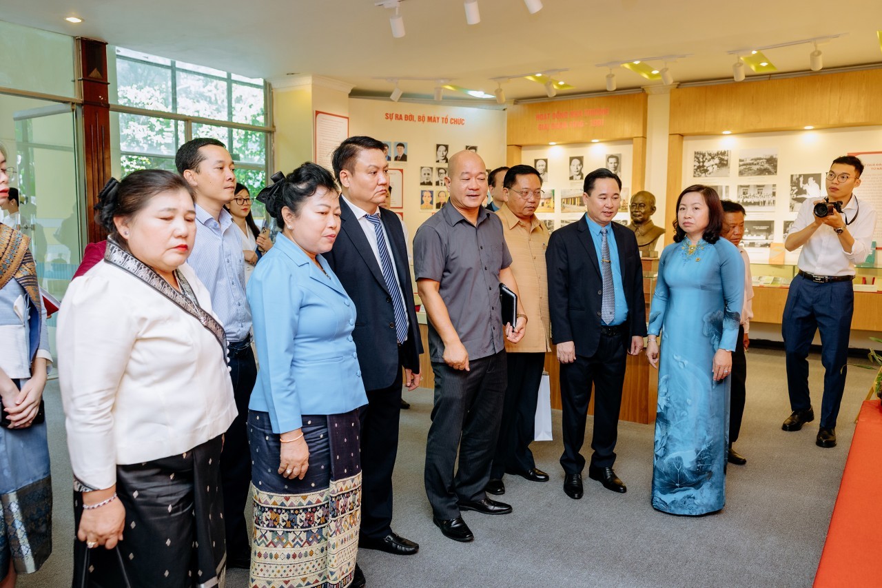 Vietnamese, Laos Institutions to Strengthen Personnel Training Vietnamese, Laos Institutions to Strengthen Personnel Training