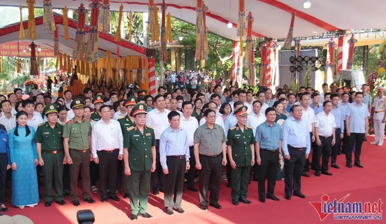 Top Leader Commemorates Martyrs in Vietnam-Laos International Fallen Soldiers’ Cemetery Top Leader Commemorates Martyrs in Vietnam-Laos International Fallen Soldiers’ Cemetery