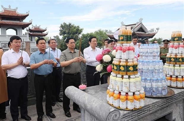 Top Leader Commemorates Martyrs in Vietnam-Laos International Fallen Soldiers’ Cemetery Top Leader Commemorates Martyrs in Vietnam-Laos International Fallen Soldiers’ Cemetery