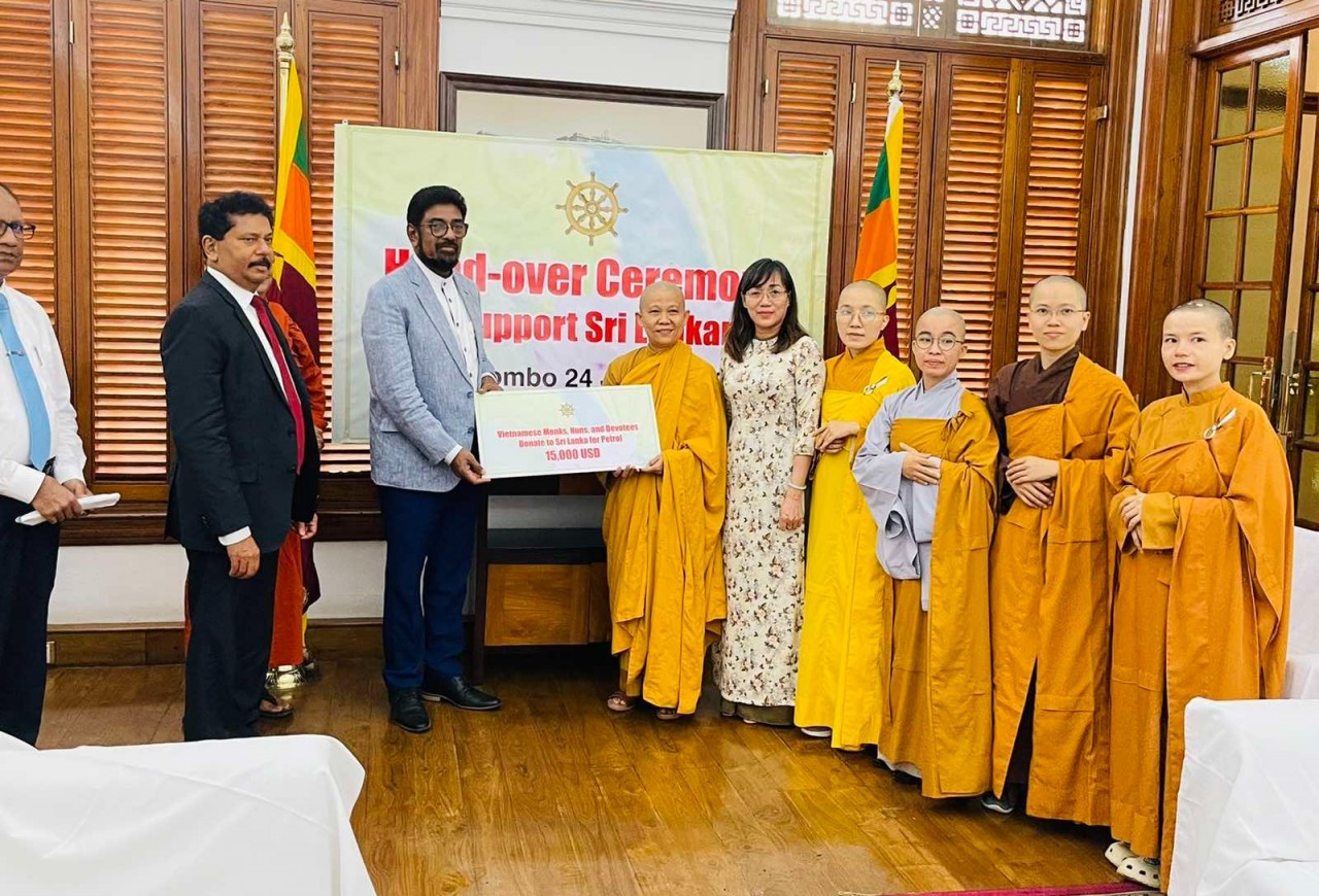 Vietnamese Buddhist monks and nuns who are pursuing their higher studies in Sri Lanka donate USD 15,000 for the purchase of medicines for the needy. Source: Embassy of Sri Lanka in Vietnam Vietnamese Buddhist monks and nuns who are pursuing their higher studies in Sri Lanka donate USD 15,000 for the purchase of medicines for the needy. Source: Embassy of Sri Lanka in Vietnam