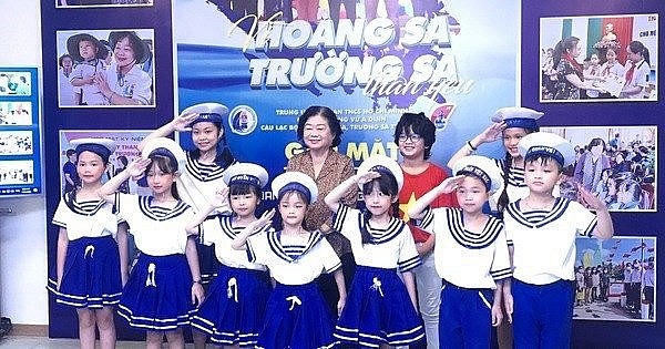 Over the past 10 years, the programme has presented 14,185 annual scholarships worth more than 14 billion VND to needy students. Photo: tuoitre.vn Over the past 10 years, the programme has presented 14,185 annual scholarships worth more than 14 billion VND to needy students. Photo: tuoitre.vn