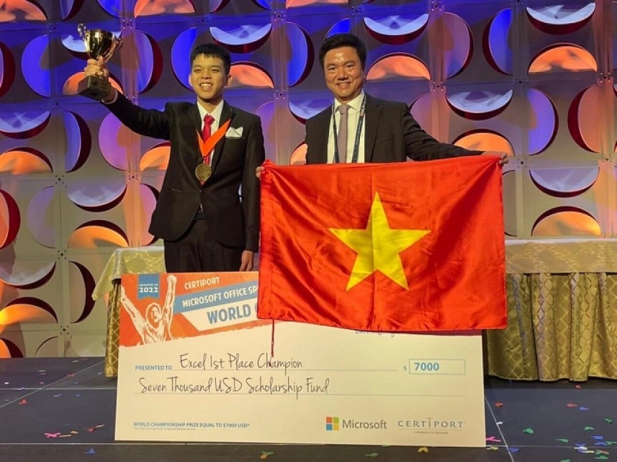 Nguyen Duy Phong wins a gold medal at the 2022 Microsoft Office Specialist World Championship. Photo: VOV Nguyen Duy Phong wins a gold medal at the 2022 Microsoft Office Specialist World Championship. Photo: VOV
