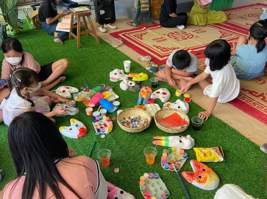 Mid-Autumn Festival Bilingual Books Released For Children Mid Autumn Festival Bilingual Books Released For Children