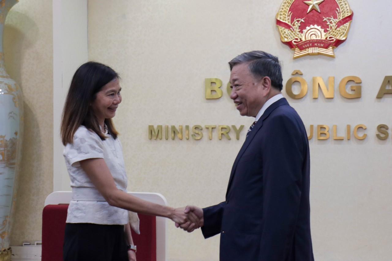 Minister of Public Security To Lam and the new UN Resident Coordinator in Vietnam, Pauline Tamesis. Photos: UN in Vietnam Minister of Public Security To Lam and the new UN Resident Coordinator in Vietnam, Pauline Tamesis. Photos: UN in Vietnam