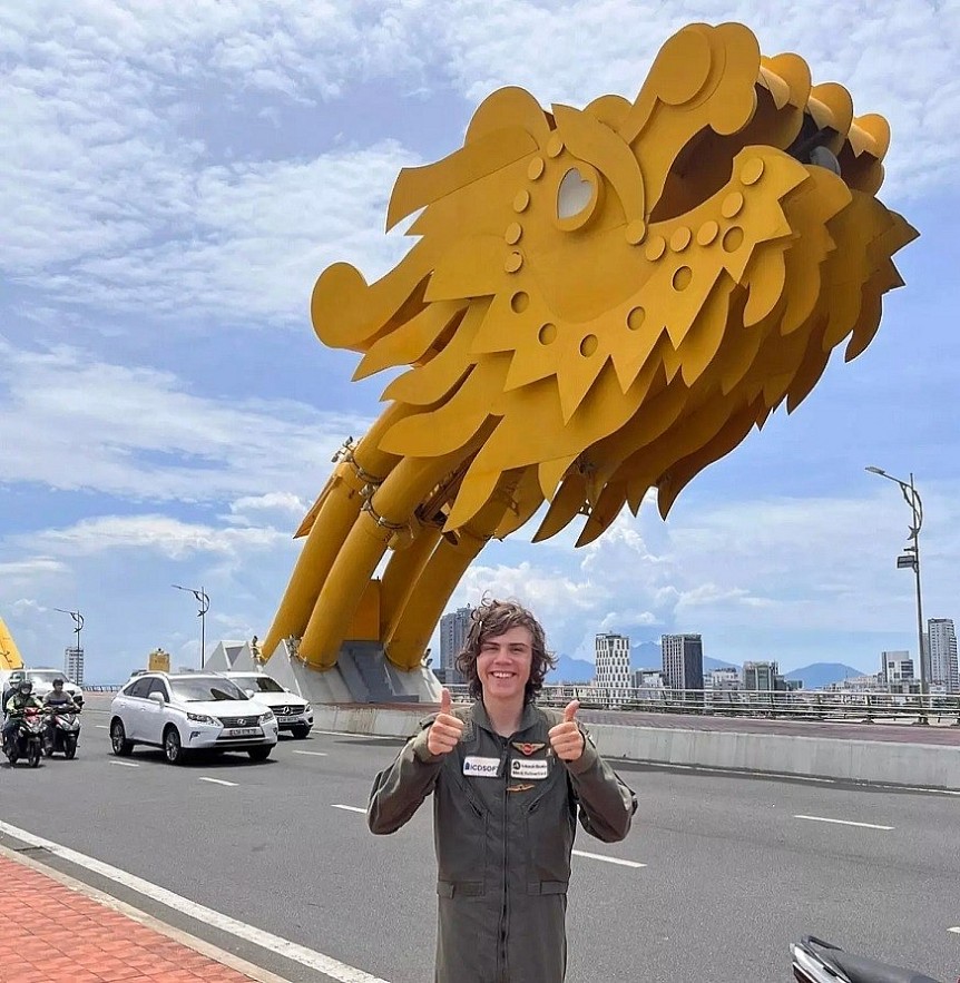 On the 125th day of the solo round-the-world flight, Mack Rutherford (British-Belgian nationality) landed at King County International Airport in Seattle, Washington state, USA. On the 125th day of the solo round-the-world flight, Mack Rutherford (British-Belgian nationality) landed at King County International Airport in Seattle, Washington state, USA.