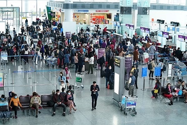 Crowds at the Noi Bai international airport, Hanoi. Photo: VNA Crowds at the Noi Bai international airport, Hanoi. Photo: VNA