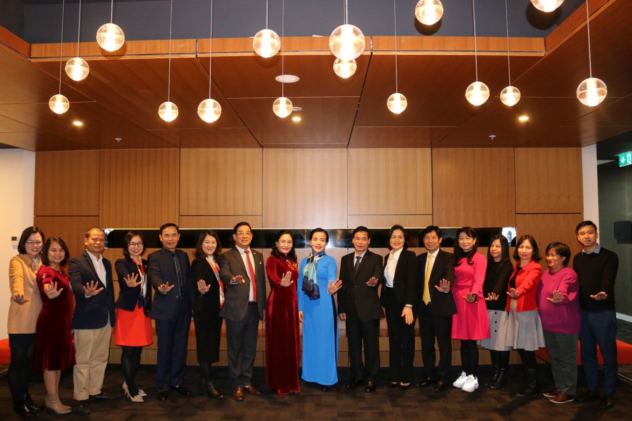 Vietnam, Australia Exchange Experiences on Domestic Violence Vietnam, Australia Exchange Experiences on Domestic Violence
