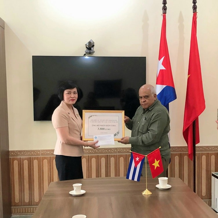 Vietnamese Continues to Provide Assistance to Cuba after Massive Oil Depot Fire Vietnamese Continues to Provide Assistance to Cuba after Massive Oil Depot Fire