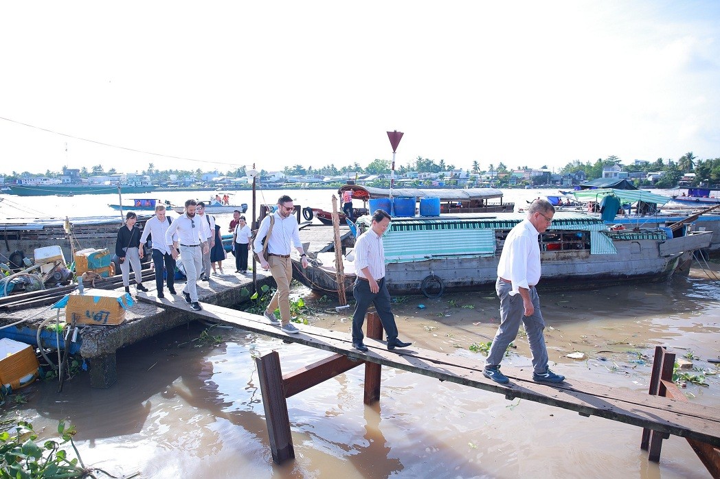 COP26 President Returns to VietNam to Drive Progress on Clean Energy Transition COP26 President Returns to VietNam to Drive Progress on Clean Energy Transition