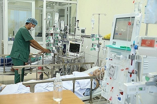 A COVID-19 critically-ill patient under care at an ICU of the National Hospital for Tropical Diseases. Photo: VNA A COVID-19 critically-ill patient under care at an ICU of the National Hospital for Tropical Diseases. Photo: VNA