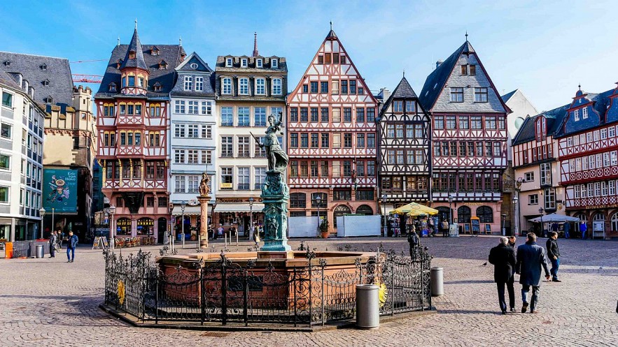 The Love Story of a Vietnamese Woman and her German Husband Love Overcomes Distance: Vietnamese Wife Quits Her Job to Reunion with German Husband