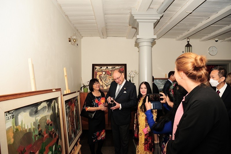 Art Activities Mark August Revolution and National Day Abroad Art Activities Mark August Revolution and National Day Abroad