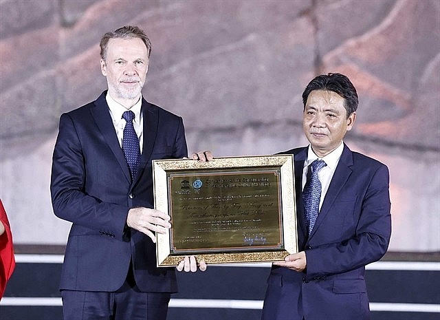 Practices of Then Receive UNESCO Certificate Practices of Then Receive UNESCO Certificate