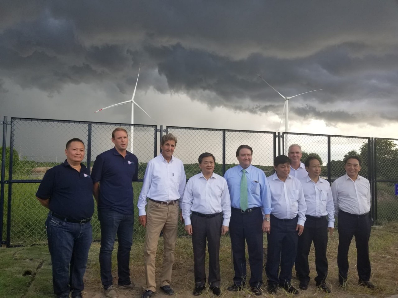 Special Presidential Envoy for Climate John Kerry had an exceptional visit to Ho Chi Minh City and Ben Tre Province. Special Presidential Envoy for Climate John Kerry had an exceptional visit to Ho Chi Minh City and Ben Tre Province.