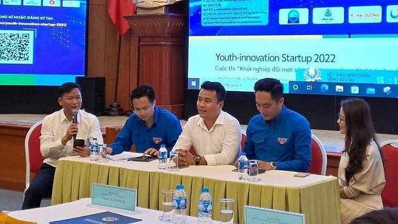 Experts and speakers at the launch of the contest. Photo: doanhnghiepvn.vn Experts and speakers at the launch of the contest. Photo: doanhnghiepvn.vn