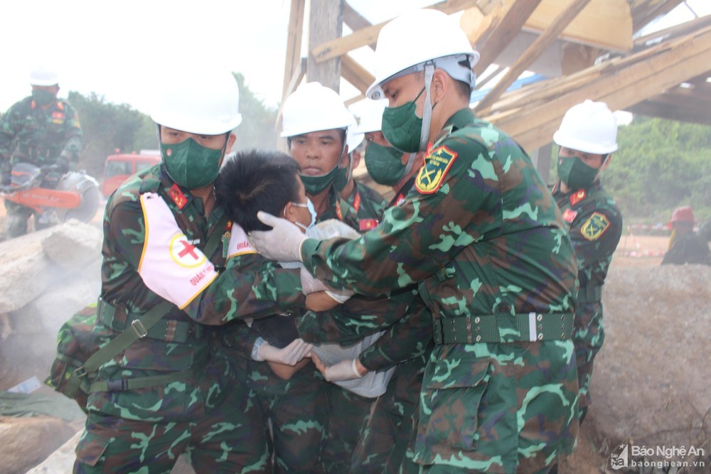 First-ever rescue drill strengthen defence ties among Vietnam, Laos, Cambodia First-ever rescue drill strengthen defence ties among Vietnam, Laos, Cambodia