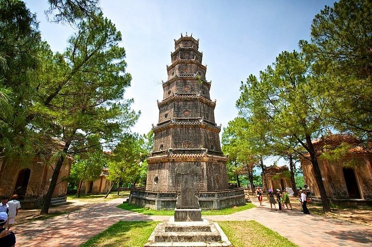 Thien Mu Pagoda: The Thien Mu Pagoda: The