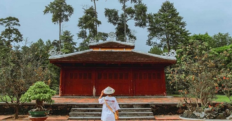 Thien Mu Pagoda: The Thien Mu Pagoda: The