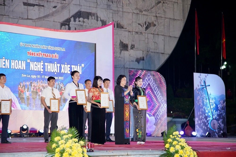 Art of Xoe Dance of Thai Ethnic People Honoured in Son La Province Art of Xoe Dance of Thai Ethnic People Honoured in Son La Province