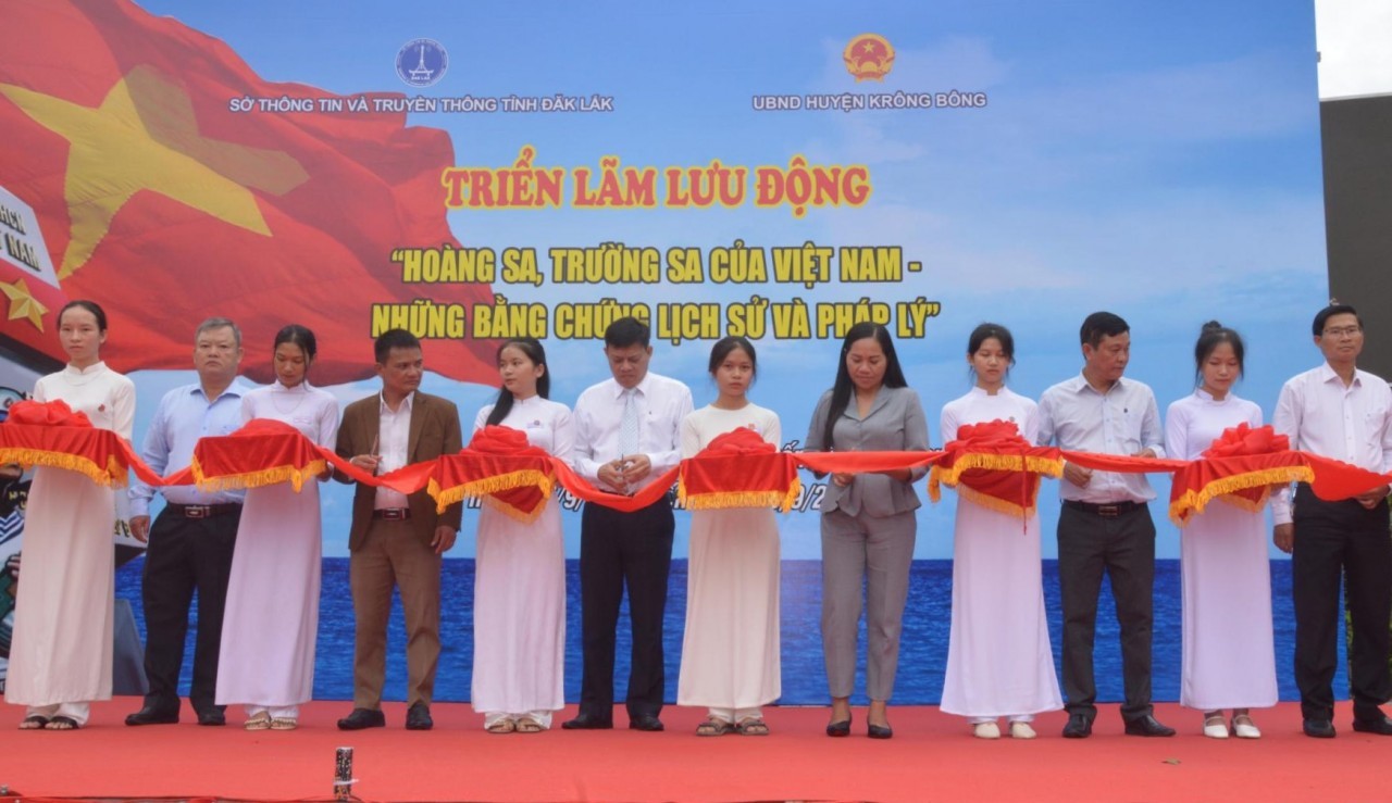 Dak Lak Locals Get Insight into National Sovereignty over Islands through Exhibition Dak Lak Locals Get Insight into National Sovereignty over Islands through Exhibition