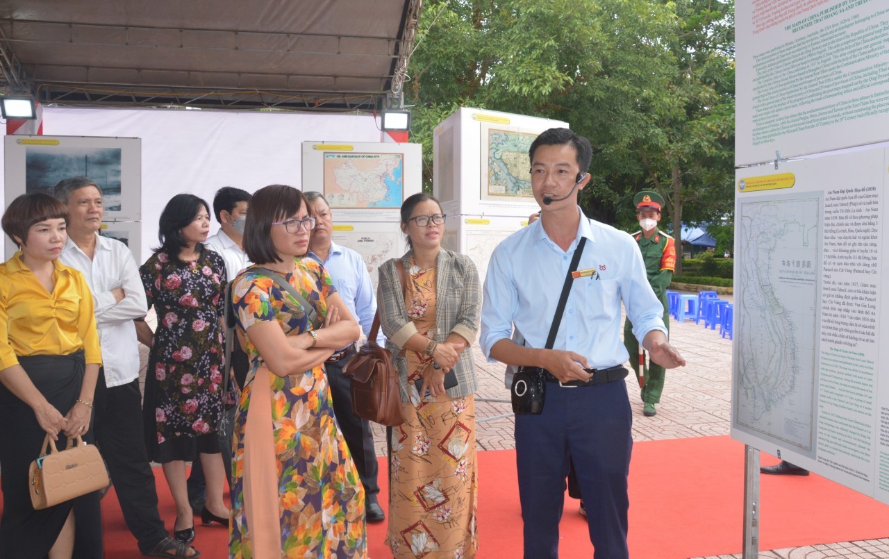 Dak Lak Locals Get Insight into National Sovereignty over Islands through Exhibition Dak Lak Locals Get Insight into National Sovereignty over Islands through Exhibition
