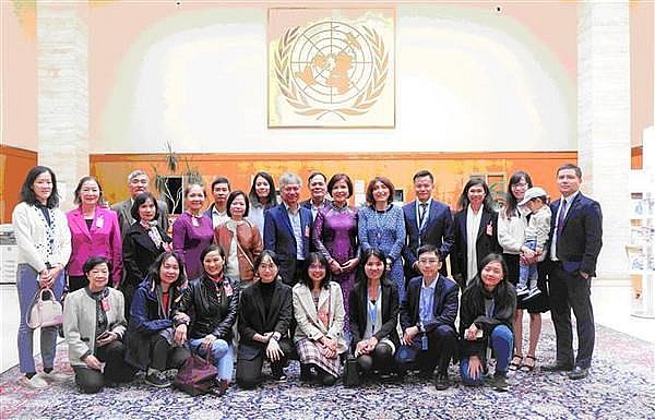 Ambassador Le Thi Tuyet Mai and the Vietnamese mission at the exhibition. Photo: VNA Ambassador Le Thi Tuyet Mai and the Vietnamese mission at the exhibition. Photo: VNA