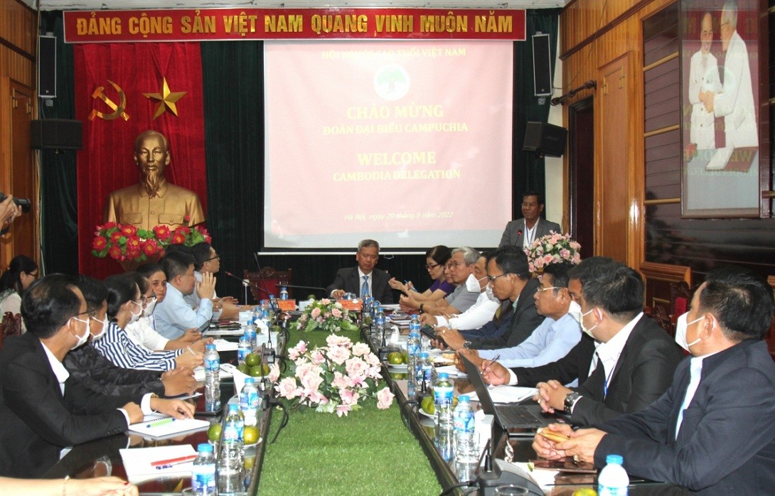 Cambodia, Hoa Binh Province Share Experience in Caring for The Elderly Cambodia, Hoa Binh Province Share Experience in Caring for The Elderly