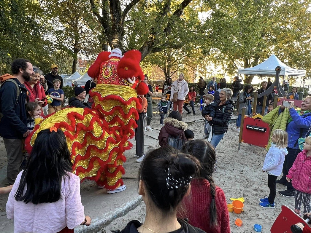 Children Celebrate Mid-Autumn Festival at Vietnamese Family Festival in Belgium Children Celebrate Mid-Autumn Festival at Vietnamese Family Festival in Belgium