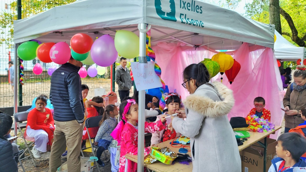 Children Celebrate Mid-Autumn Festival at Vietnamese Family Festival in Belgium Children Celebrate Mid-Autumn Festival at Vietnamese Family Festival in Belgium