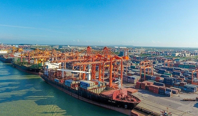 Vietnam looks to upgrade int'l merchant fleet. Shipping vessels at a port - llustrative photo. Source: VNA Vietnam looks to upgrade int'l merchant fleet. Shipping vessels at a port - llustrative photo. Source: VNA