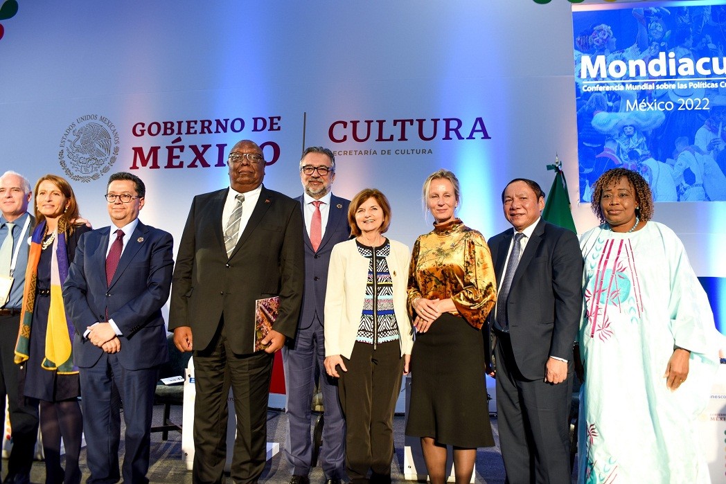 Minister of Culture, Sports and Tourism Nguyen Van Hung and speakers at the thematic session entitled “Culture for sustainable development”. Minister of Culture, Sports and Tourism Nguyen Van Hung and speakers at the thematic session entitled “Culture for sustainable development”.