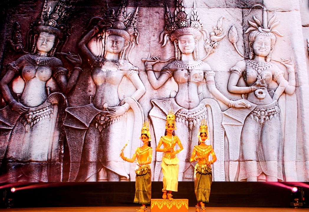 the Cambodian national art troupe will perform in Tra Vinh on September 30 night. the Cambodian national art troupe will perform in Tra Vinh on September 30 night.