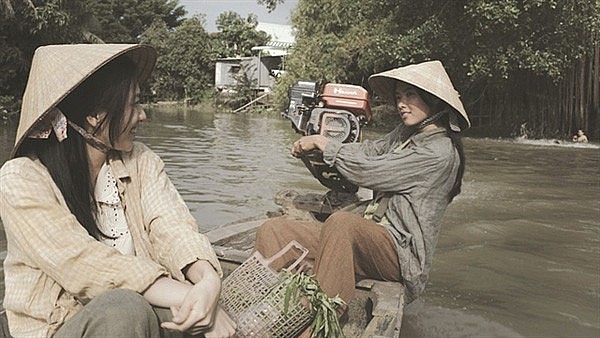 Tro Tàn Rực Rỡ unveils relationships between three women and their partners in a southern seaside village. Photo: TIFF Tro Tàn Rực Rỡ unveils relationships between three women and their partners in a southern seaside village. Photo: TIFF