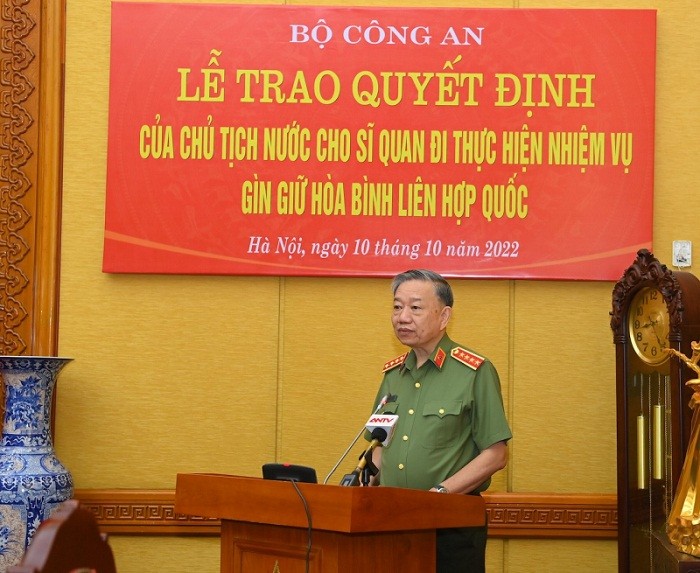 Minister of Public Security To Lam asks police officers assigned to UN peacekeeping missions, bring into full play their talents, strengths and creativity to fulfill their assigned tasks. Photo: cand.com.vn Minister of Public Security To Lam asks police officers assigned to UN peacekeeping missions, bring into full play their talents, strengths and creativity to fulfill their assigned tasks. Photo: cand.com.vn