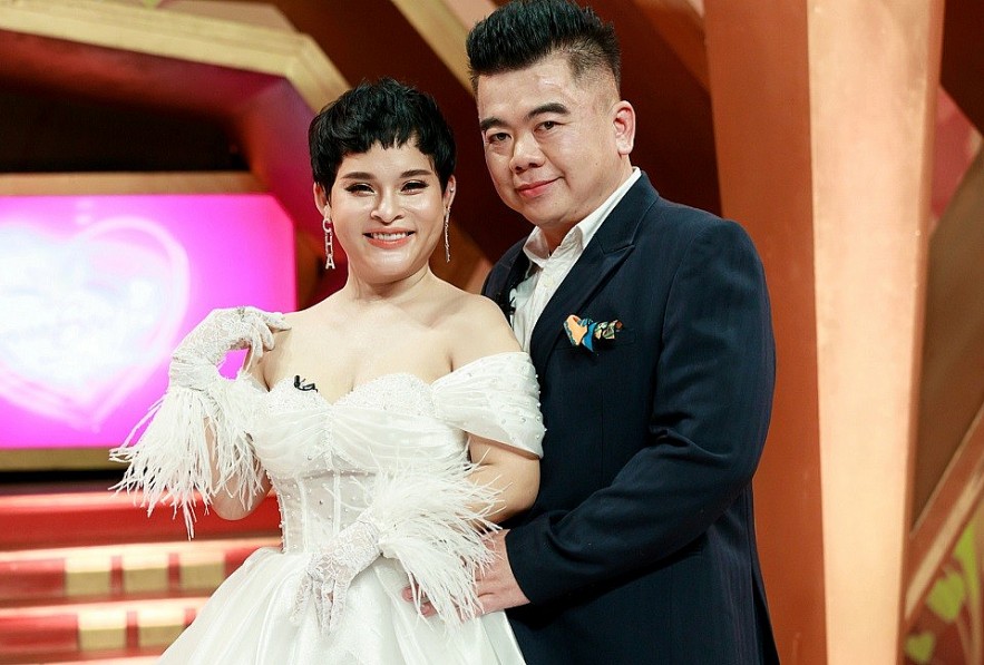 A Beautiful Love Story Between a Vietnamese and a Malaysian Vietnamese-Malaysian Couple Experience Love at First Sight