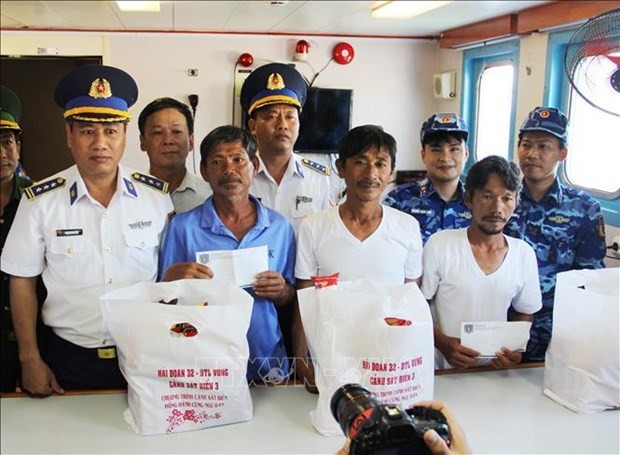 Four fishermen rescued 10 days after a shipwreck off the central province of Binh Thuan were safely brought to Squadron 32 Port in Ninh Hoa town of Khanh Hoa province by a Vietnam Coast Guard ship. Four fishermen rescued 10 days after a shipwreck off the central province of Binh Thuan were safely brought to Squadron 32 Port in Ninh Hoa town of Khanh Hoa province by a Vietnam Coast Guard ship.