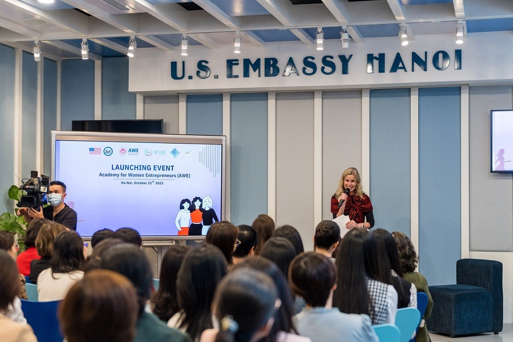 Chargé d’Affaires, a.i., Melissa Bishop, was proud to formally launch the Academy for Women Entrepreneurs (AWE) in Vietnam for the first time ever Chargé d’Affaires, a.i., Melissa Bishop, was proud to formally launch the Academy for Women Entrepreneurs (AWE) in Vietnam for the first time ever