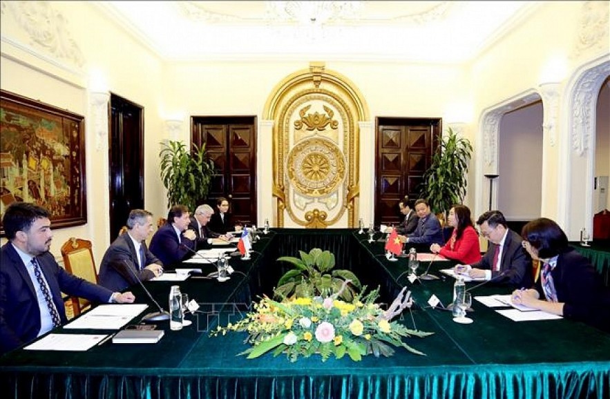 An overview of the seventh pollitical consultation between Vietnam and Chile in Hanoi on October 21. Photo: VNA An overview of the seventh pollitical consultation between Vietnam and Chile in Hanoi on October 21. Photo: VNA
