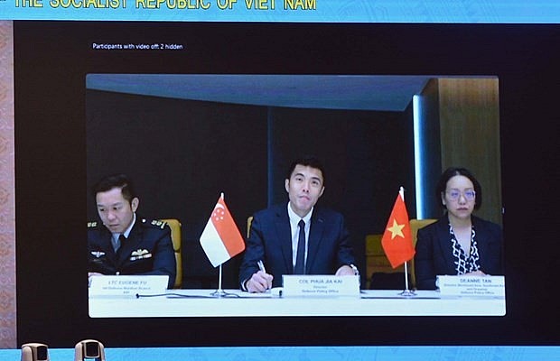 The 10th meeting of the Vietnam - Singapore joint working group on defence cooperation was held virtually on October 25. Photo: VNA The 10th meeting of the Vietnam - Singapore joint working group on defence cooperation was held virtually on October 25. Photo: VNA