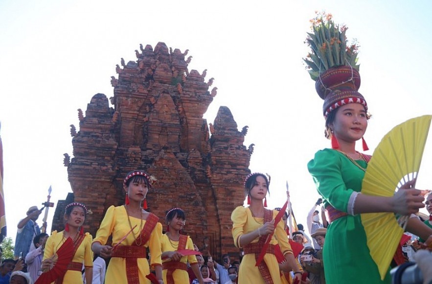 Cham people In Binh Thuan Province Celebrate Kate Festival Cham people In Binh Thuan Province Celebrate Kate Festival