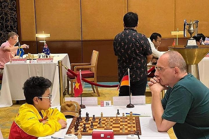 11-year-old Vietnamese Chess Player Meets International Master Standard Vietnam's Newest Chess Champion is Only 11-Years-Old!