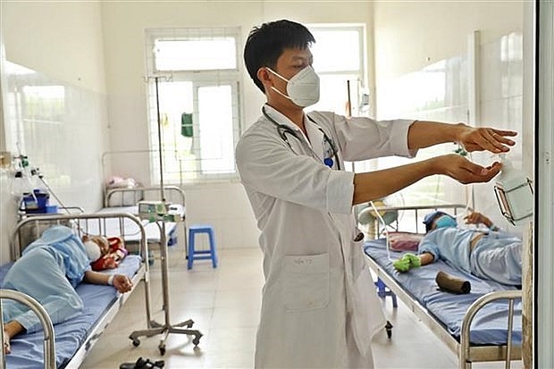 Treatment for severe COVID-19 patients at Thanh Hoa Lung Hospital. Photo: VNA Treatment for severe COVID-19 patients at Thanh Hoa Lung Hospital. Photo: VNA